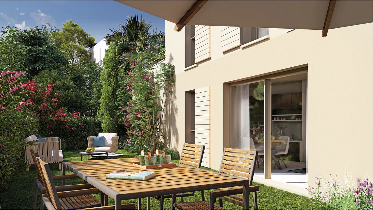 Jardin privatif, table en teck sous un parasol