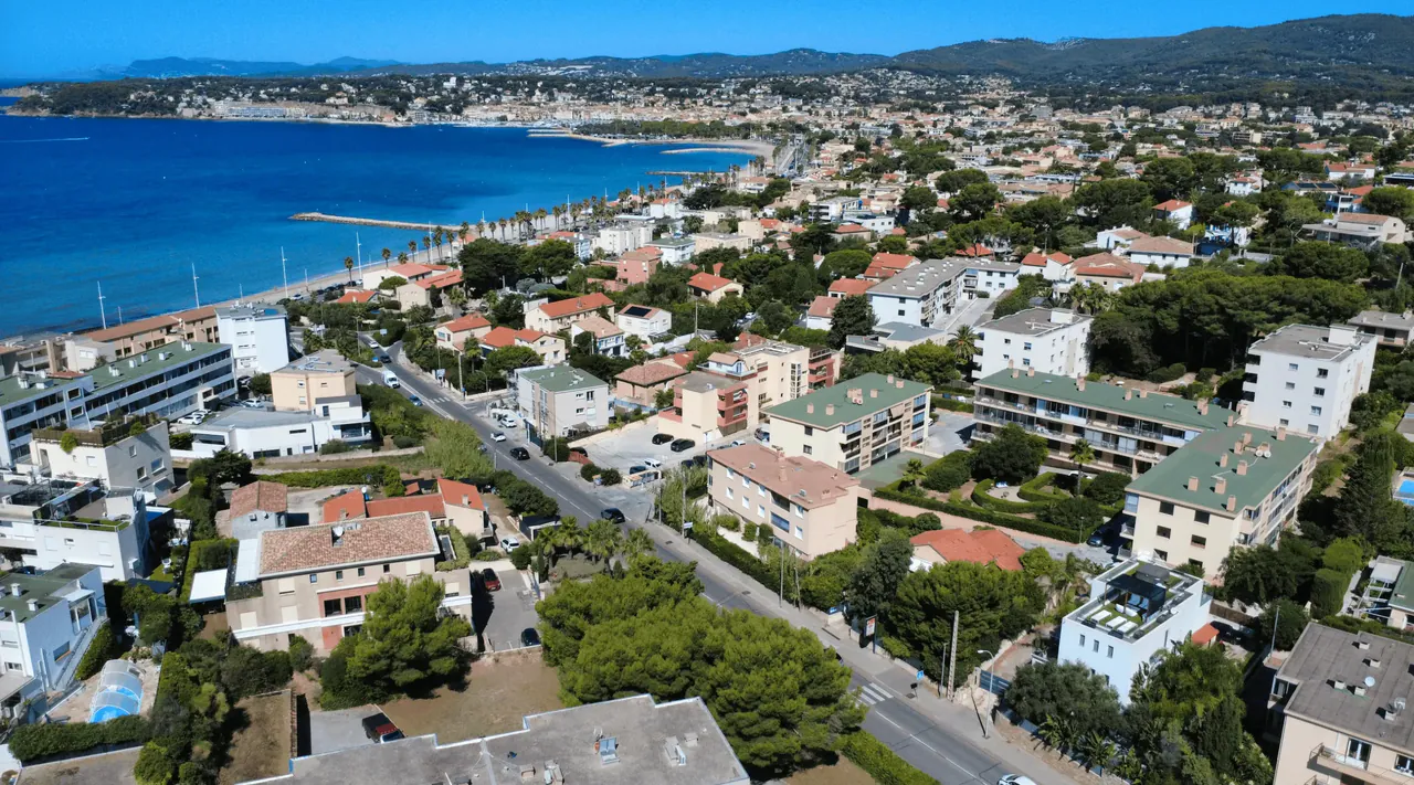 Le quartier de la résidence vu du ciel, en direction de la mer
