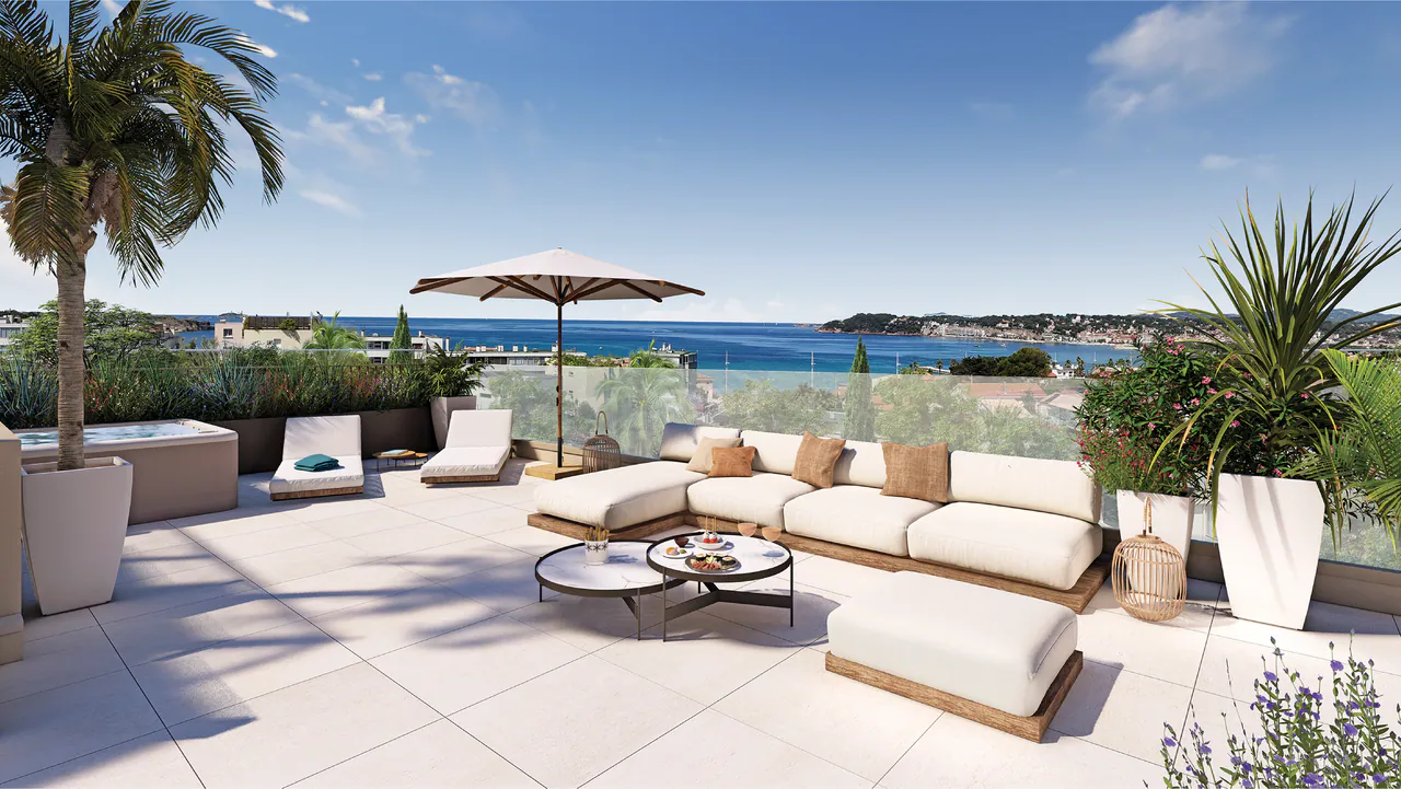 Rooftop de Villa Oria : salon d'angle, parasol et vue sur la mer